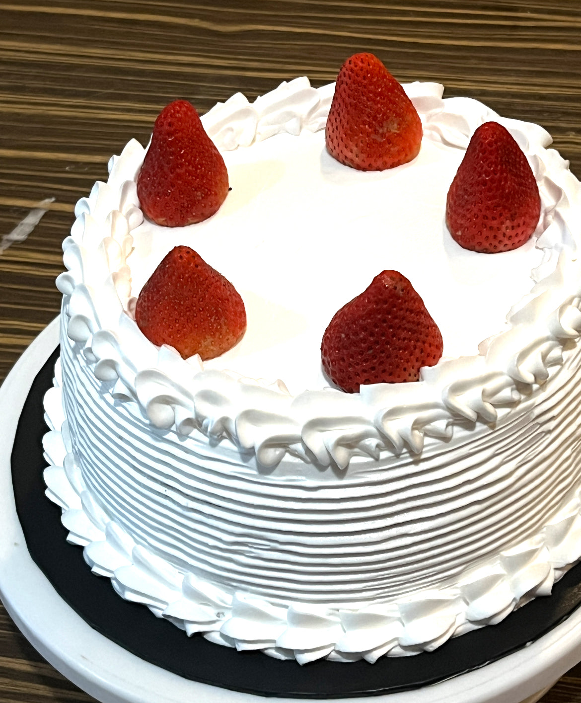 Vanilla/Chocolate Strawberry Cake